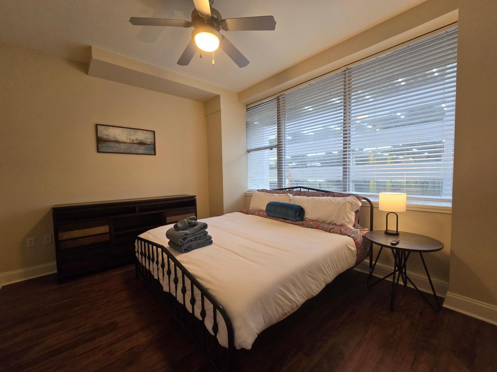 Amazing Condos Beautiful View 2 Blocks To French Quarter, Small Rooftop Pool, Gym, Seanger Theater, Super Dome, And Bourbon St New Orleans Rum bild