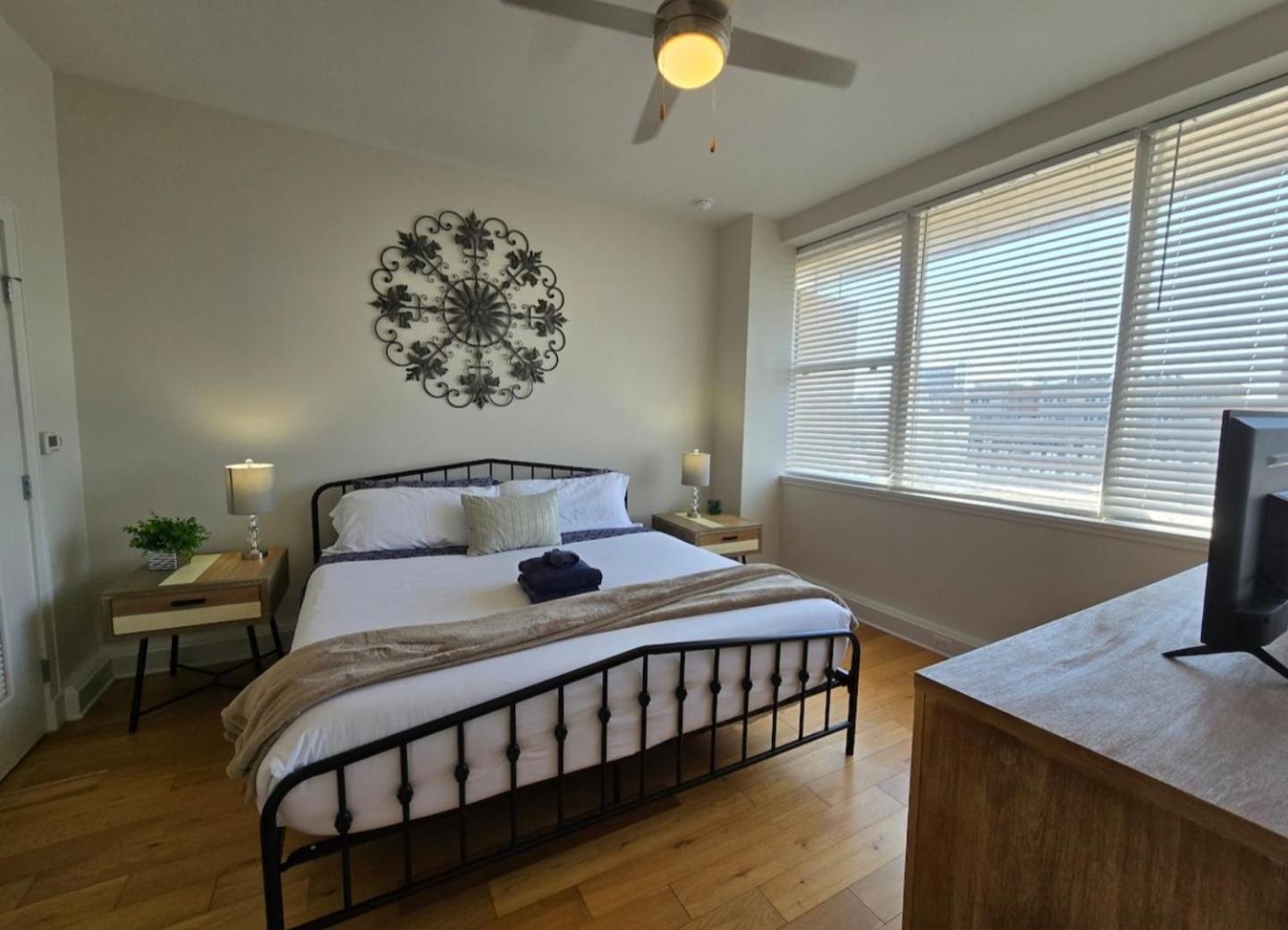 Amazing Condos Beautiful View 2 Blocks To French Quarter, Small Rooftop Pool, Gym, Seanger Theater, Super Dome, And Bourbon St New Orleans Rum bild