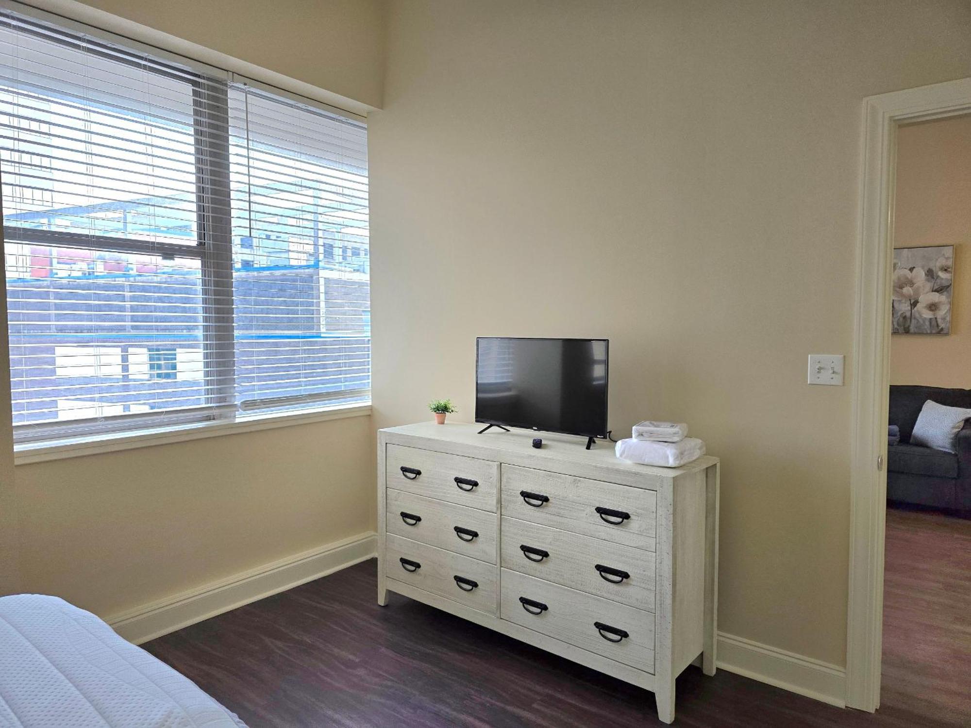 Amazing Condos Beautiful View 2 Blocks To French Quarter, Small Rooftop Pool, Gym, Seanger Theater, Super Dome, And Bourbon St New Orleans Rum bild