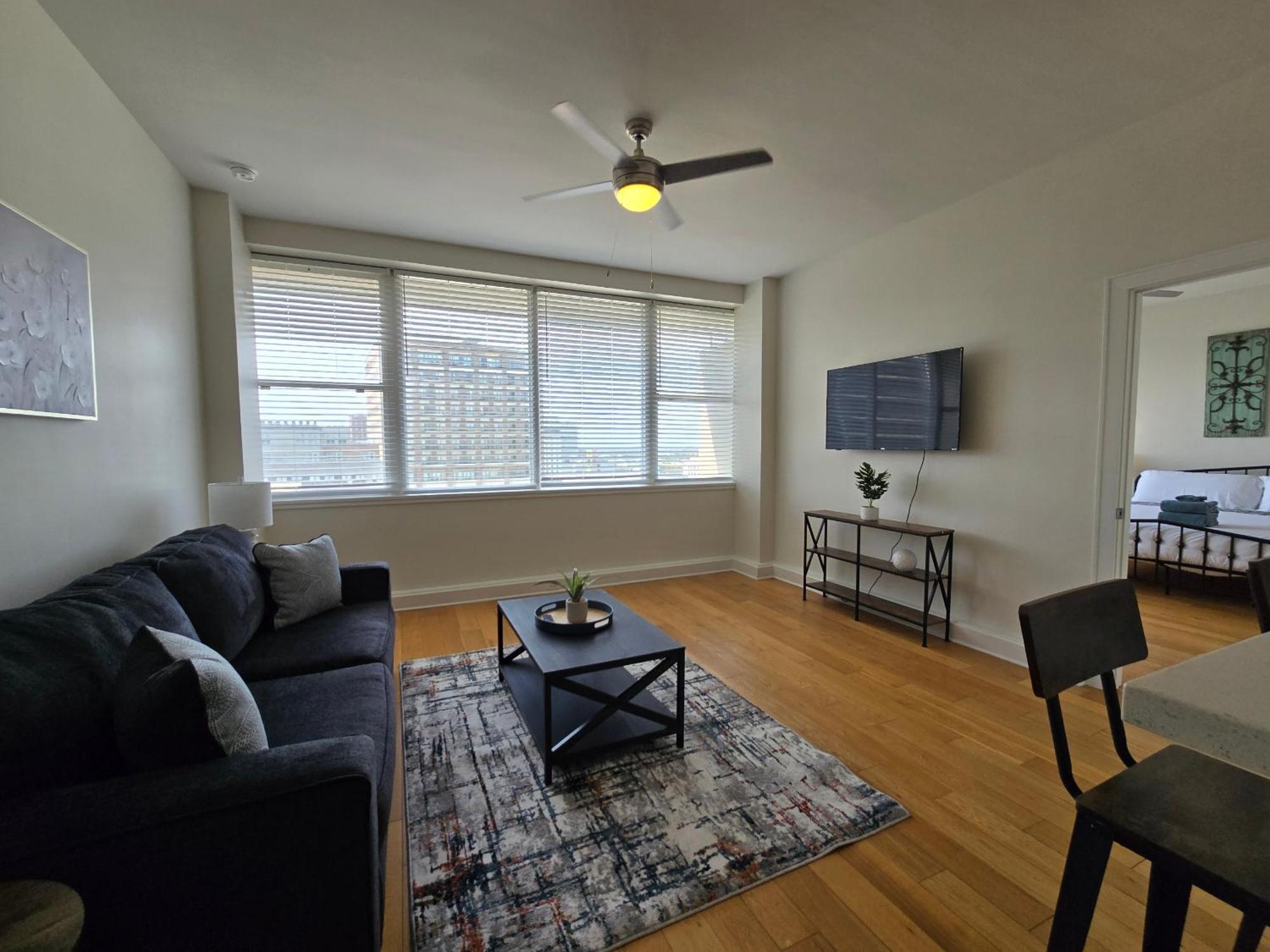 Amazing Condos Beautiful View 2 Blocks To French Quarter, Small Rooftop Pool, Gym, Seanger Theater, Super Dome, And Bourbon St New Orleans Rum bild