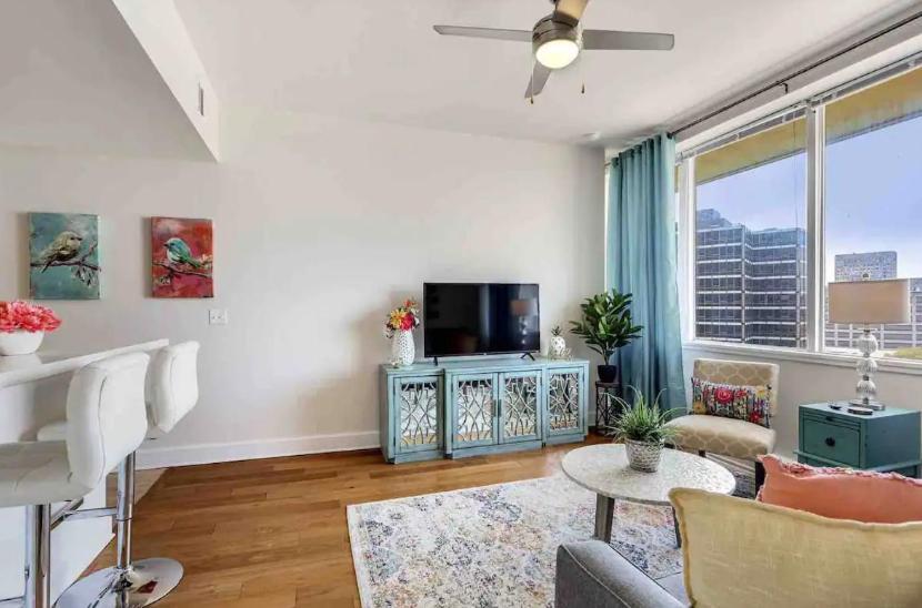 Amazing Condos Beautiful View 2 Blocks To French Quarter, Small Rooftop Pool, Gym, Seanger Theater, Super Dome, And Bourbon St New Orleans Rum bild