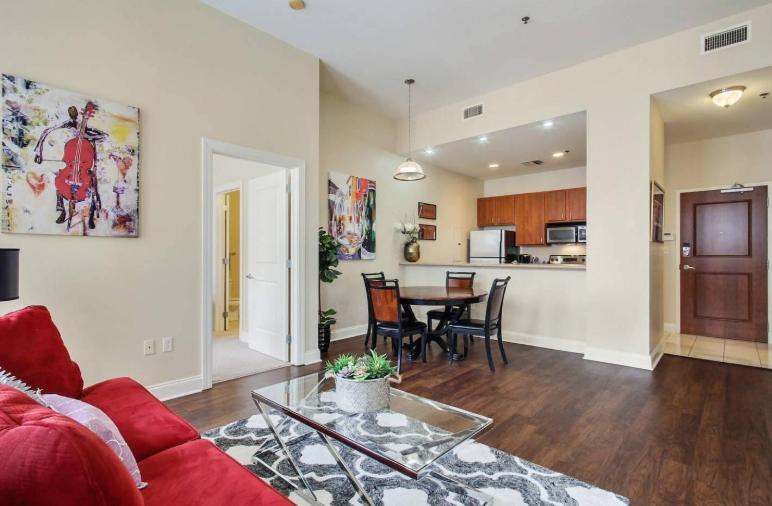 Amazing Condos Beautiful View 2 Blocks To French Quarter, Small Rooftop Pool, Gym, Seanger Theater, Super Dome, And Bourbon St New Orleans Exteriör bild