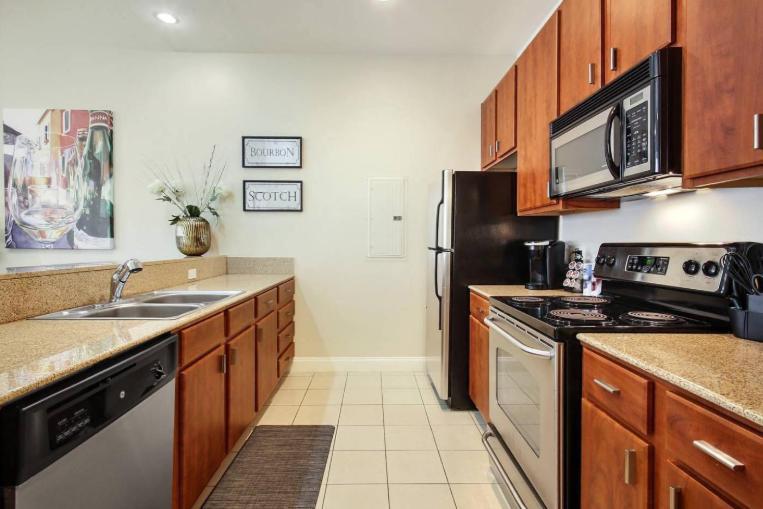 Amazing Condos Beautiful View 2 Blocks To French Quarter, Small Rooftop Pool, Gym, Seanger Theater, Super Dome, And Bourbon St New Orleans Exteriör bild