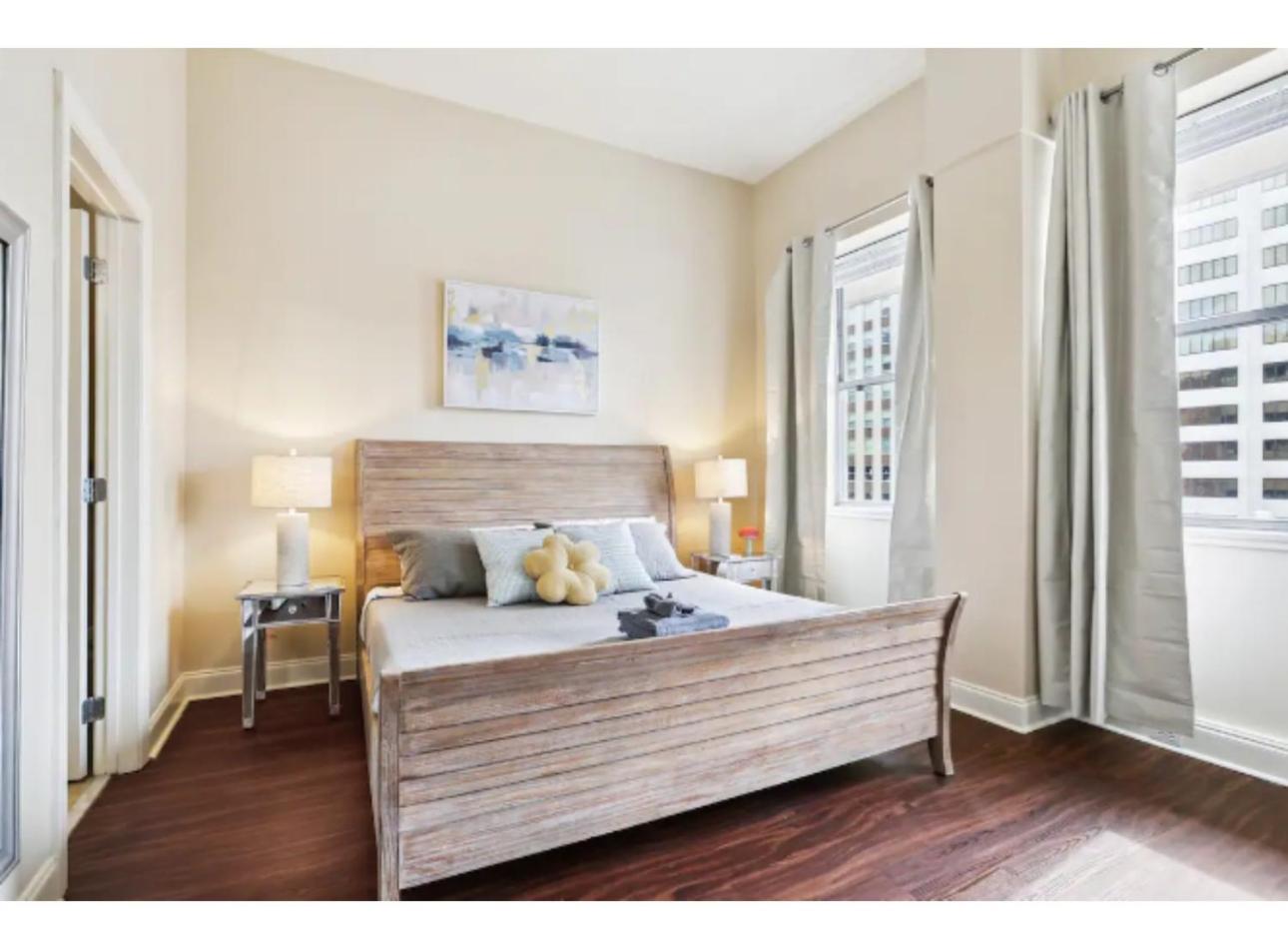 Amazing Condos Beautiful View 2 Blocks To French Quarter, Small Rooftop Pool, Gym, Seanger Theater, Super Dome, And Bourbon St New Orleans Exteriör bild